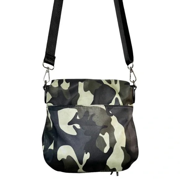 Urban Expressions Nylon Convertible Foldover Crossbody Bag Camouflage Travel - Picture 4 of 14